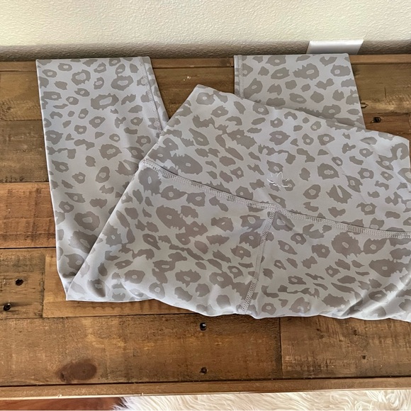 EUC Beyond Yoga Leopord Yoga Pants Size Small - Picture 7 of 16